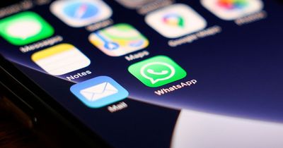 How to get the Christmas chat theme on Facebook messenger and Instagram