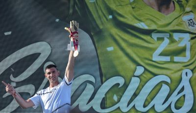 Argentine goalie Martinez gets a hero's welcome in his home town