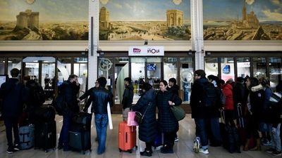 French unions call off railway strike for New Year holiday weekend