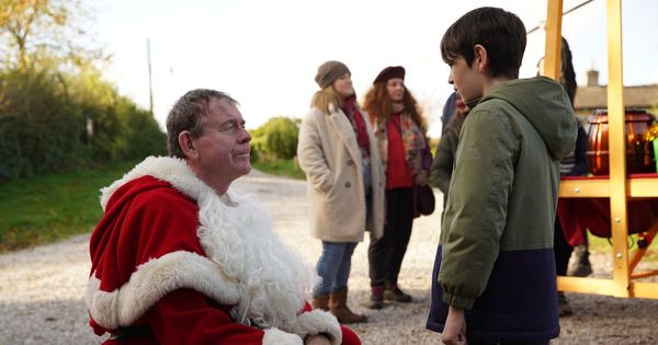 ITV Emmerdale fans fume as they spot same issue with PC Swirling's Santa scenes