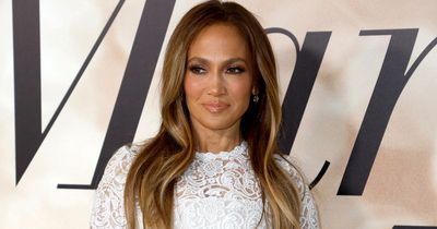 Jennifer Lopez debuts glamorous hair transformation as she braves the chop