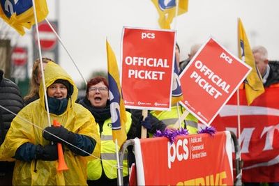 Border Force strikes at airports could go on for months, warns PCS union