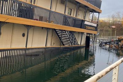 Floating Miller and Carter steakhouse sinks into lake at shopping centre