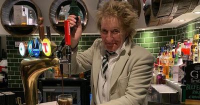 Rod Stewart spotted pouring first ever pint of Guinness in Glasgow pub