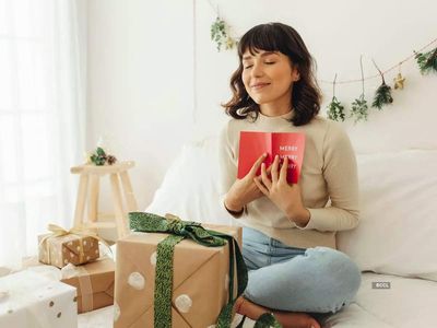 Merry Christmas 2022: How to make Christmas greeting card at home