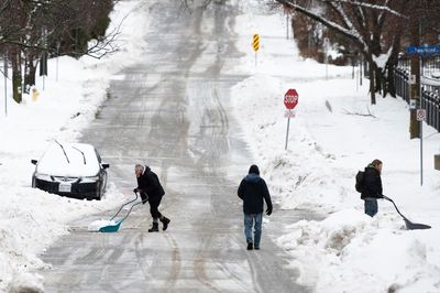 Winter storm cancels flights, closes schools in Canada