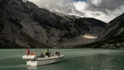 As climate clock ticks, aviator Garrett Fisher races to photograph glaciers
