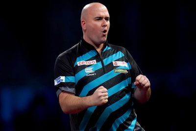 Rob Cross sees off Scott Williams to reach World Championship third round