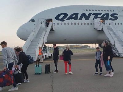 Qantas recovery flight heads to Azerbaijan