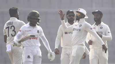 India vs Bangladesh, 2nd Test: India tighten grip, reduce Bangladesh to 71/4 at lunch on Day 3
