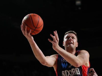 Sixers dig deep for NBL win over Phoenix