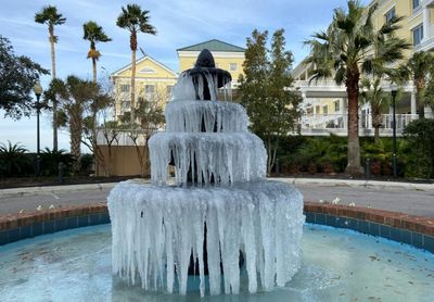 Deadly winter blizzard leaves US in pre-Christmas deep freeze