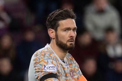 Craig Gordon suffers serious injury as Hearts skip stretchered off vs Dundee Utd