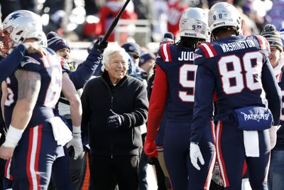 Robert Kraft invites heckled fan Jerry Edmond to watch game from owner’s suite