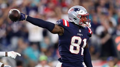 Patriots TE Jonnu Smith questionable to return with head injury