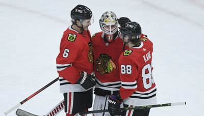 Alex Stalock’s sharp goaltending, infectious energy boost Blackhawks in return