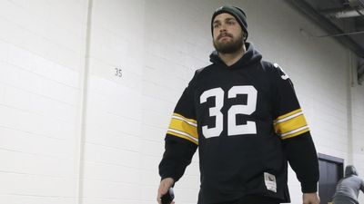 Steelers Stars Pay Tribute to Franco Harris With No. 32 Jerseys