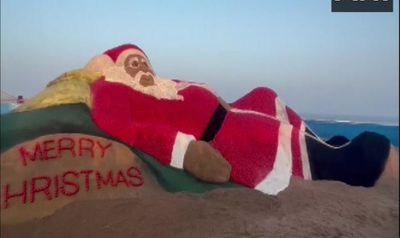 Christmas 2022: Odisha Sand Artist Creates Santa Claus Sculpture With 1500 Kg Tomatoes