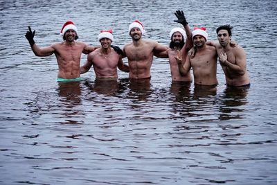 Swimmers brave 4C temperatures for Peter Pan race at Serpentine on Christmas Day