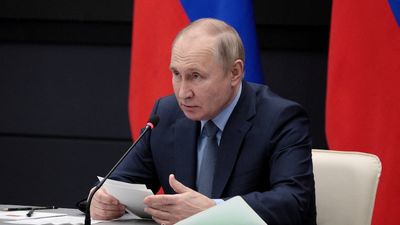 Putin claims he's ready to negotiate, blames Ukraine for lack of talks