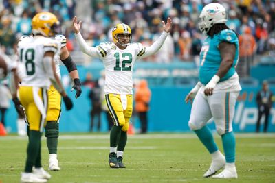 Green Bay plays Santa Claus for Jets, beating Miami 26-20