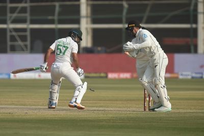 New Zealand leave Pakistan struggling on 115-4 in 1st Test
