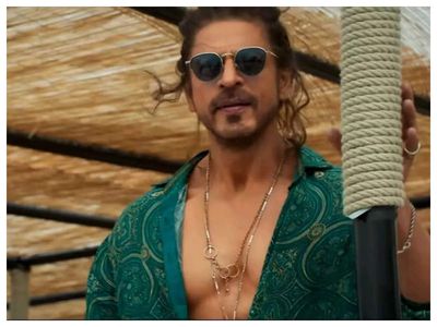 Here's what Shah Rukh Khan replied when a fan asked him about the release date of Pathaan's trailer