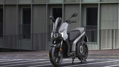 Spanish Automaker SEAT Launches Beginner-Friendly Mo 50 E-Scooter