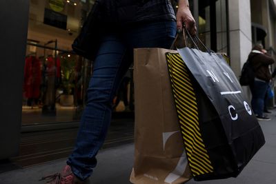 Holiday sales up 7.6% despite the squeeze of inflation