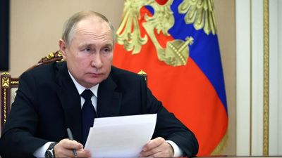 Putin bans Russian oil exports to countries that impose price cap