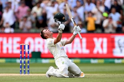 Warner retires in pain after making 200 in 100th Test as South Africa struggle