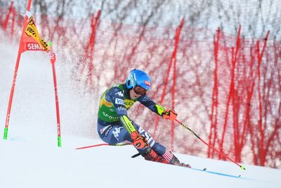 Shiffrin dominates first run in Semmering giant slalom