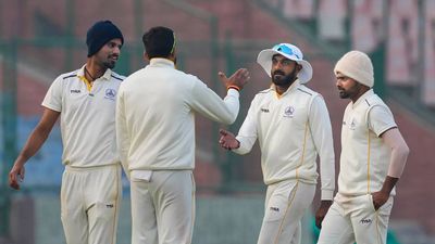 Delhi vs Tamil Nadu, Ranji Trophy: TN brave Delhi cold with woollen skull caps, ear plugs to take charge on Day 1
