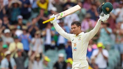 Alex Carey's first Test century powers Australia into unbeatable position in Boxing Day Test against South Africa