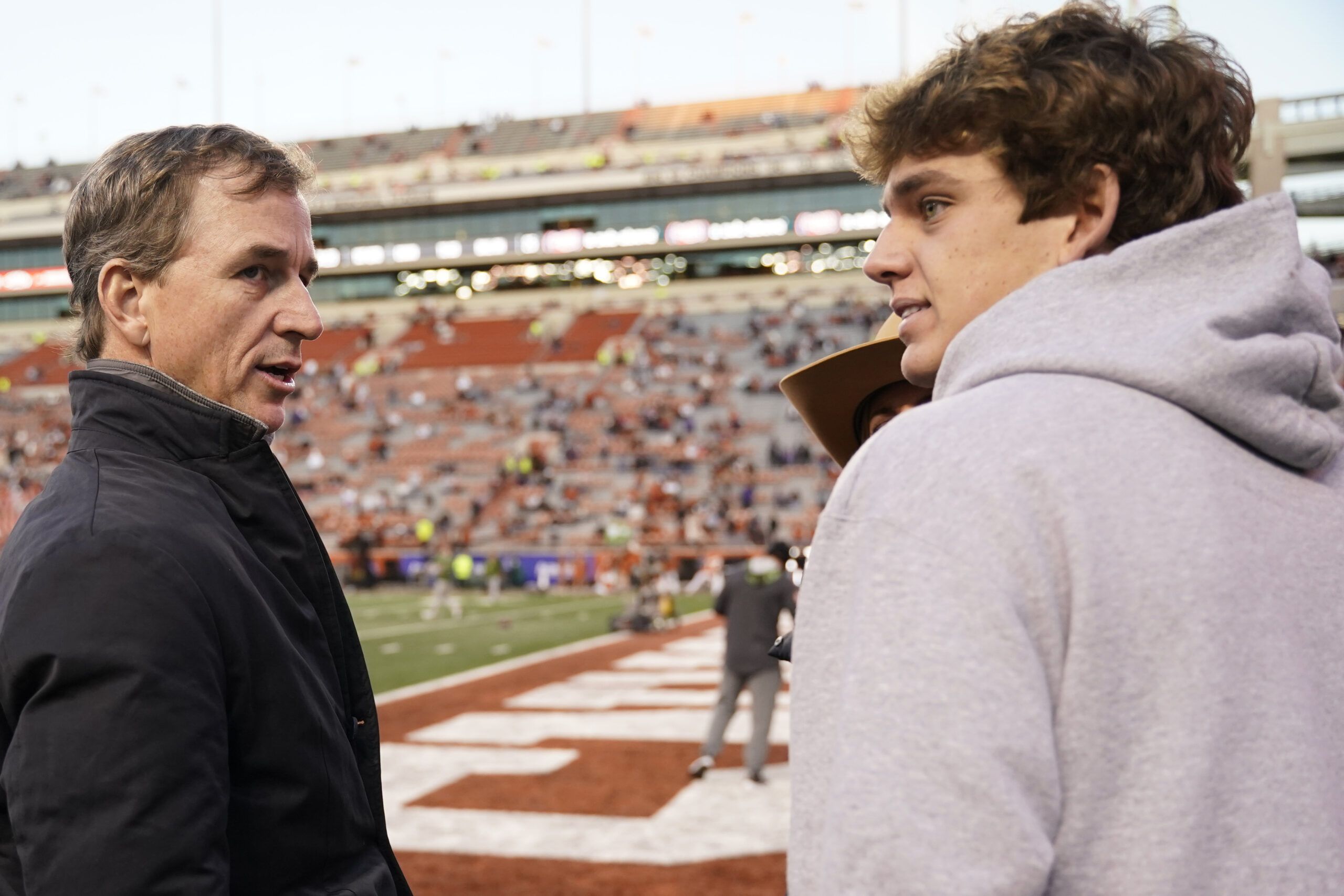 Arch Manning’s dad says ‘cranking up’ Texas was part…