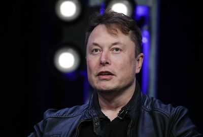 Musk baffles with "I'm not cis" tweet