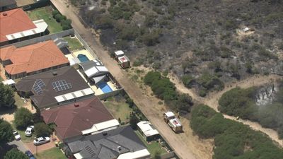 Emergency warning downgraded for bushfire burning in Port Kennedy, south of Perth