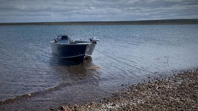 Body found after fisherman disappeared while trying to retrieve boat at Great Lake in Tasmania