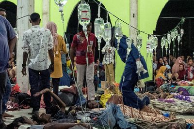 Risking death at sea, Rohingya Muslims seek safety in Indonesia