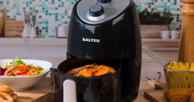 Shoppers rush to buy bargain Salter air fryer which is now down to just £40