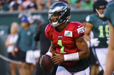 Jalen Hurts returns to Eagles practice while managing throwing shoulder injury