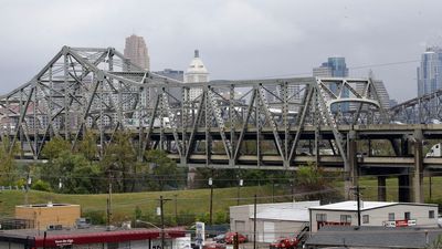 Kentucky, Ohio get $1.6B to fix overloaded bridge, add span