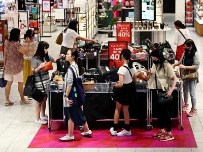 Aussies spend record amount at Christmas