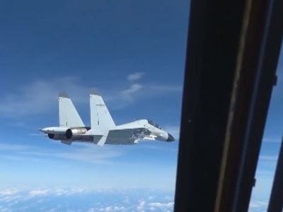 Video shows US plane nearly collide with Chinese fighter jet
