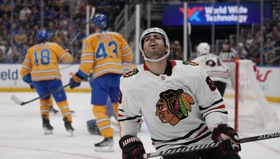 Blackhawks undermined by poor finishing, awful turnover in loss to Blues