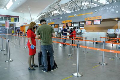 Malaysia to screen all inbound travellers