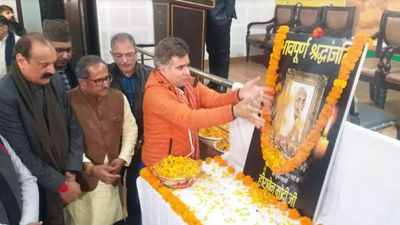 J&K BJP pays tributes to PM Narendra Modi's mother