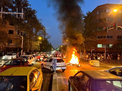 Marchers in southeast Iran denounce top leader in renewed protests