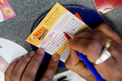 Drawing nears for $640 million Mega Millions prize