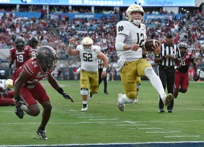 Notre Dame outlasts South Carolina in frenzied Gator Bowl